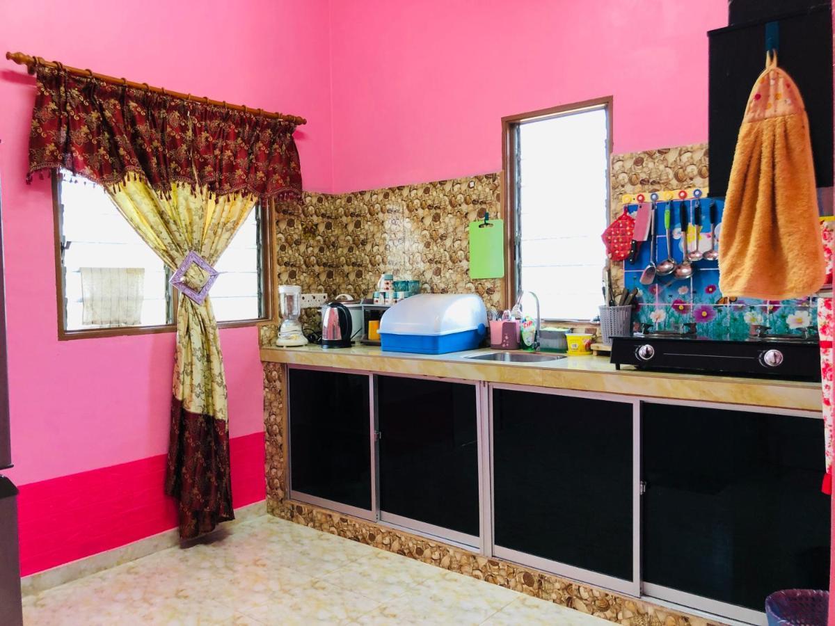 Homestay Tok Abah Dalam Rhu Pasir Puteh Exterior photo